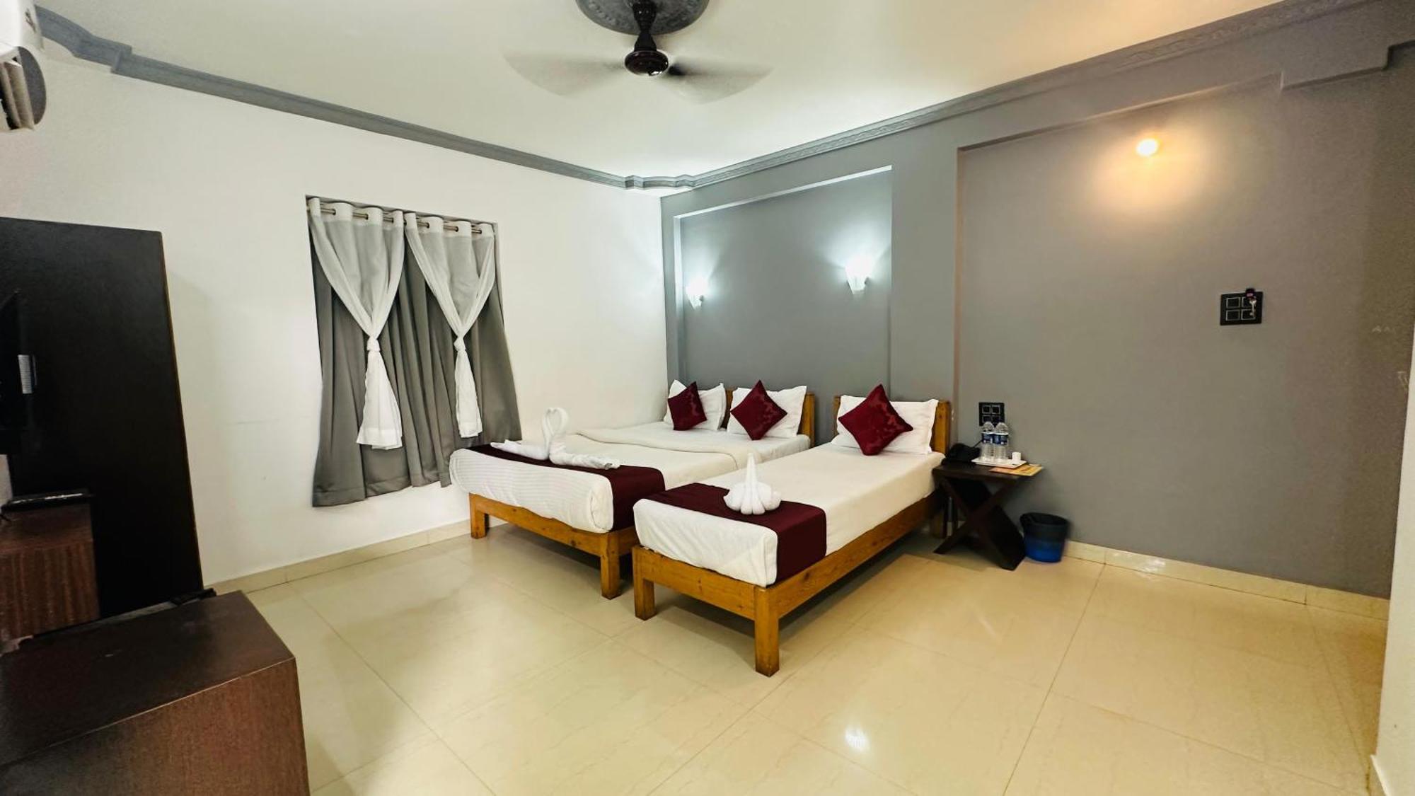 Hotel Baga Bay 200 Meters From Baga Beach Exterior photo